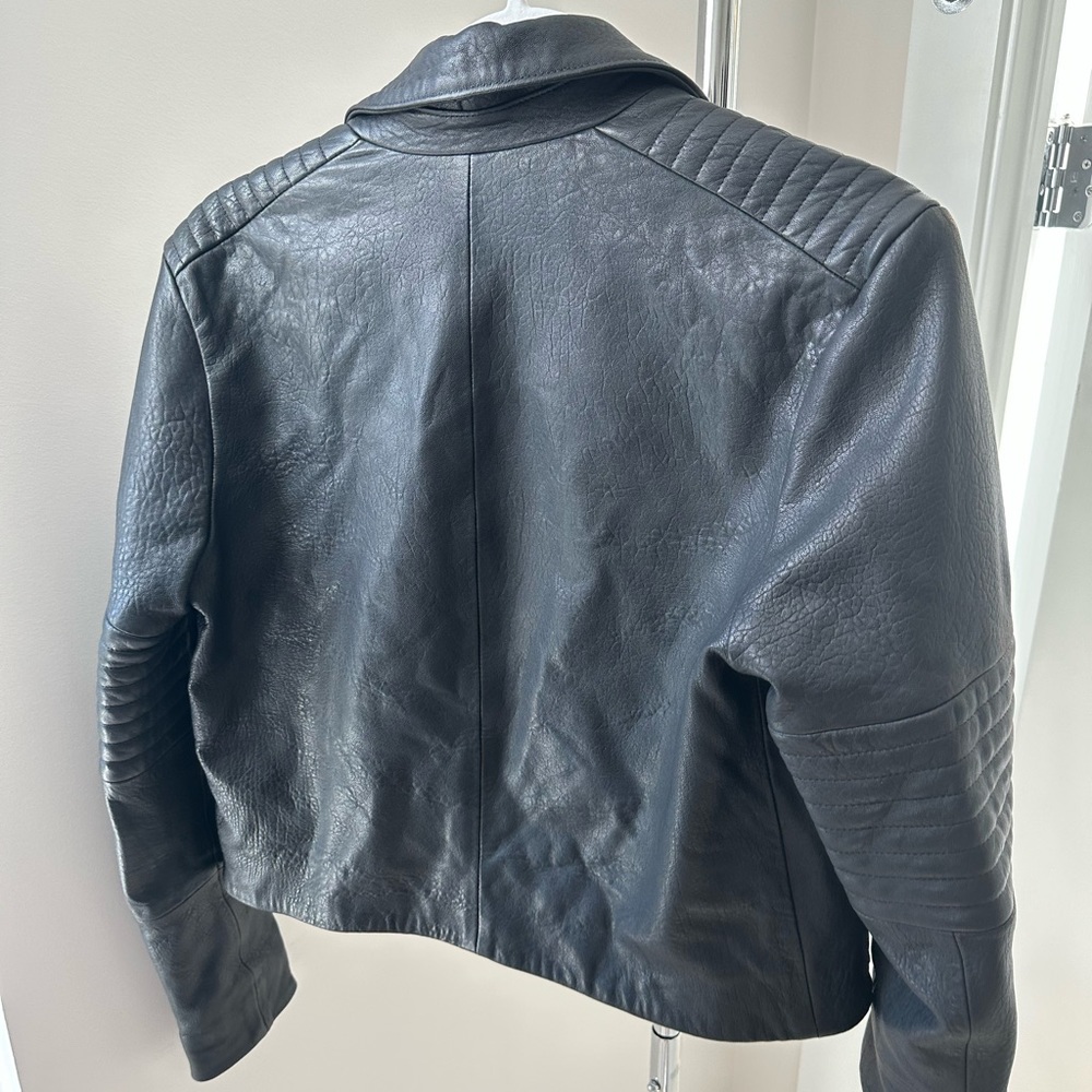 Cropped Leather jacket!